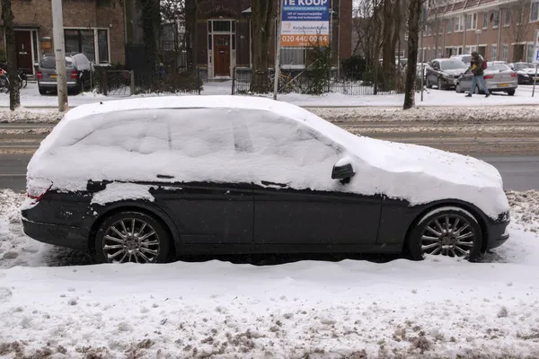 Amsterdam 'da Kar Altında Mercedes Benz Arabası Hollanda 8-2-2021
