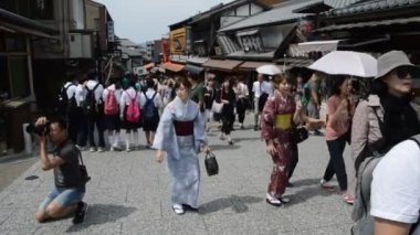 Kyomizudera Tapınağı etrafındaki dükkanlar Kyoto Japonya 2015