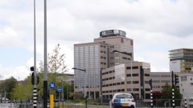  Amsterdam 'daki Amstelgebouw' un yan manzarası Hollanda 15 Mayıs 2020