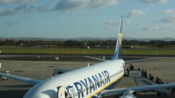 Ryanair Plane Manchester Airport England 2019 — Stock Video