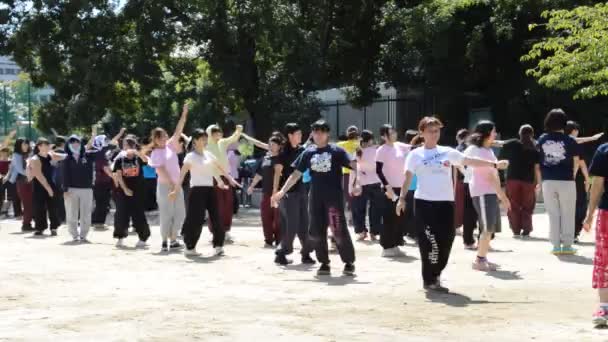 Escuelas Chica Practicando Danza Largo Del Río Kamo Kyoto Japón — Vídeo de stock