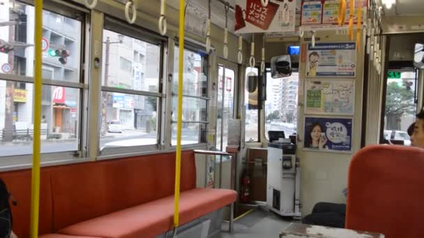 坐在日本广岛的电车里2016年 — 图库视频影像