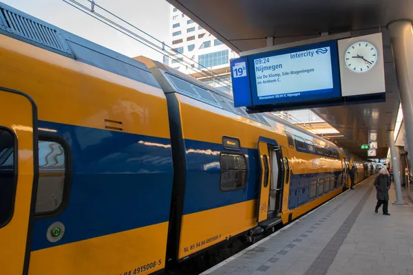 Intercity Train Centralstationen Utrecht Nederländerna 2019 — Stockfoto