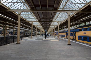 Amsterdam Amstel İstasyonu 'ndaki Platform Hollanda 23-9-2019