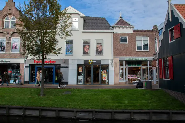 Sklepy Nad Kanałem Gedempte Gracht Zaandamie Holandia 2019 — Zdjęcie stockowe