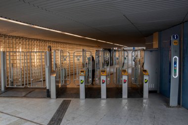 Utrecht Overvecht 'e giriş yapan tren istasyonu. Hollanda 25-9-2020.