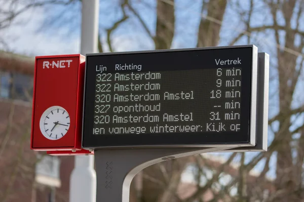 Χρονοδιάγραμμα Στάση Τραμ Στο Άμστερνταμ Της Ολλανδίας 2021 — Φωτογραφία Αρχείου