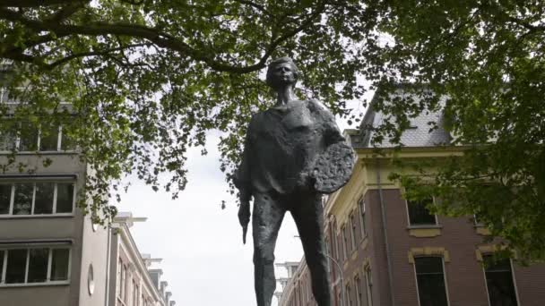 Standbeeld Jonge Rembrandt Aan Het Tulpplein Amsterdam Mei 2020 — Stockvideo