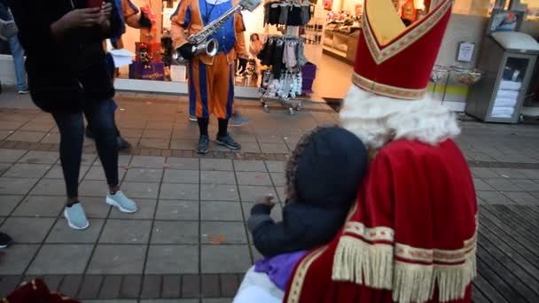 Fotos Mit Sinterklaas Und Zwarte Piet Bei Buitenveldert Amsterdam Niederlande — Stockvideo