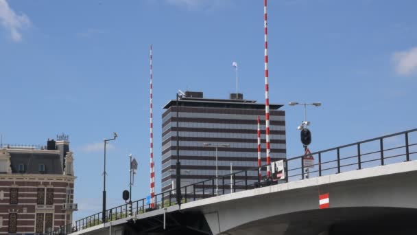 Bank Dnb Tle Mostu Torontobrug Amsterdamie Maja 2020 — Wideo stockowe