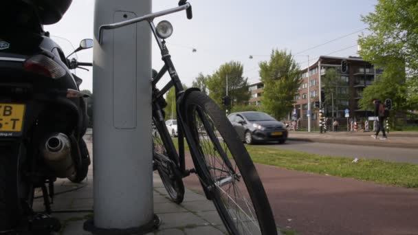 Traffic Passing Aan Middenweg Amsterdam Nederland 2020 — Stockvideo