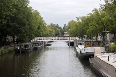 Amsterdam 'daki Staatsliedenbrug Köprüsünden Görüntü Hollanda 2-9-2021