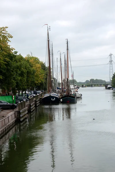 Ships Herengracht Canal Muiden Netherlands 2021 — стоковое фото