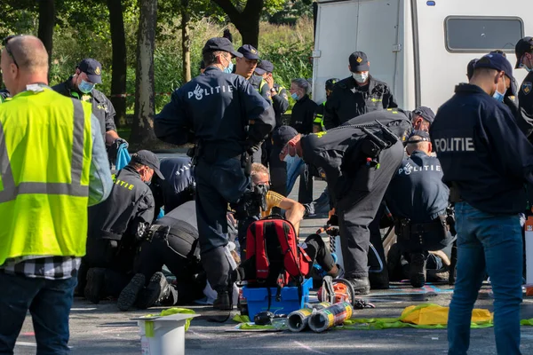 Grup Polis Teşkilatı Amsterdam 'da Göstericiyi Tutukladı Hollanda 21-9-2019