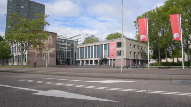 Caminhão Passando Pelo Pieter Nieuwland College School Amsterdã Holanda Maio — Vídeo de Stock