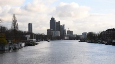 Amsterdam 'daki Amstel Nehri' nin Görünümü Hollanda 2019 