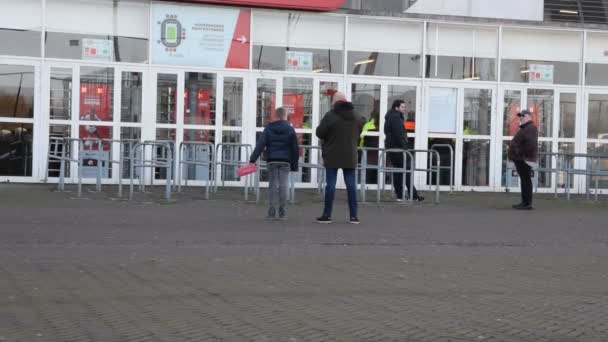 等待约翰 克鲁杰夫竞技场的大门在阿姆斯特丹开幕荷兰2020年 — 图库视频影像