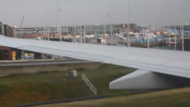 Крыло Самолёта Klm Движущегося Манчестере Англия 2019 — стоковое видео