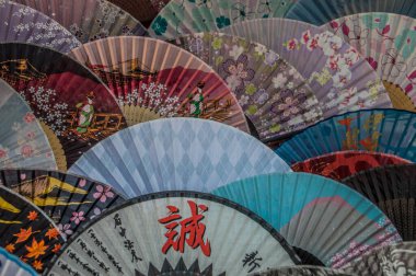Kyoto Japonya 'da küçük bir dükkandaki güzel hayranlar 2015