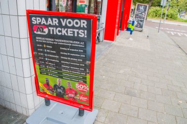 Amsterdam 'daki Vomar AZ Bilet Tasarruf Reklamından Billboard. Hollanda 2018