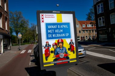 Amsterdam 'daki Mopedler için Yeni Billboard Kuralları 2019