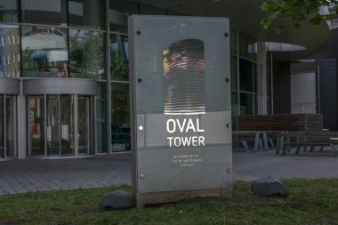 Amsterdam 'daki Deutsche Bank' tan Billboard Oval Kulesi 2019