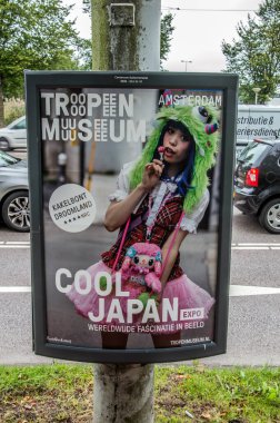 Tropenmuseum Amsterdam 'daki Cool Japan sergisi için Centercom reklam panosu. Hollanda 2018