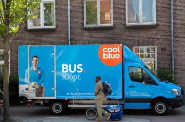 Amsterdam 'daki Coolblue Store Truck Hollanda 2019
