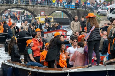 Amsterdam 'da Teknelerde Kalabalık 2019 Hollanda' da