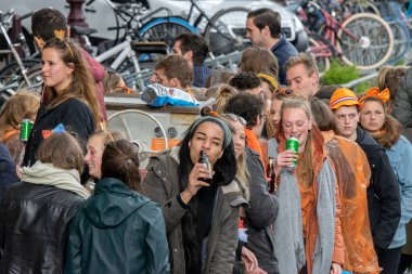 Amsterdam 'da Teknelerde Kalabalık 2019 Hollanda' da