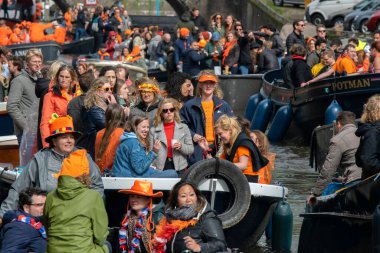 Amsterdam 'da Teknelerde Kalabalık 2019 Hollanda' da