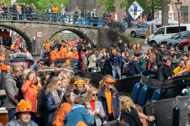 Amsterdam 'da Teknelerde Kalabalık 2019 Hollanda' da