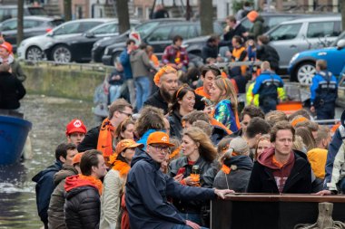 Amsterdam 'da Teknelerde Kalabalık 2019 Hollanda' da