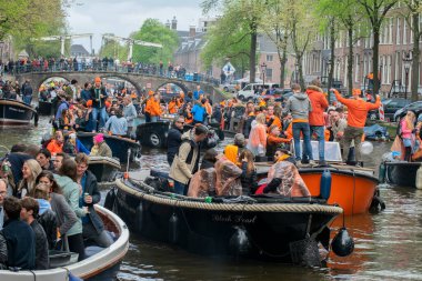 Amsterdam 'da Teknelerde Kalabalık 2019 Hollanda' da