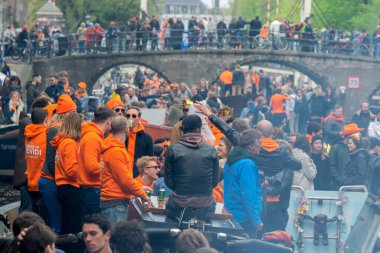 Amsterdam 'da Teknelerde Kalabalık 2019 Hollanda' da