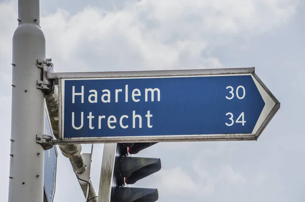 Directions Sign Haarlem Utrecht Diemen Hollandia 2018 — Stock Fotó