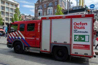 Amsterdam Leidseplein 'daki itfaiye kamyonu. Hollanda 2019.