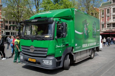 Heineken Bira Şirketi Kamyonu Amsterdam 'da Hollanda 2019
