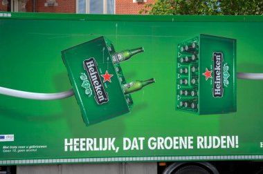 Heineken Bira Şirketi Kamyonu Amsterdam 'da Hollanda 2019