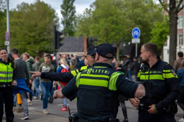 Ajax Hollanda Şampiyonlar Partisi Amsterdam Müzesi 'nde Polis Çalışıyor Hollanda 2019