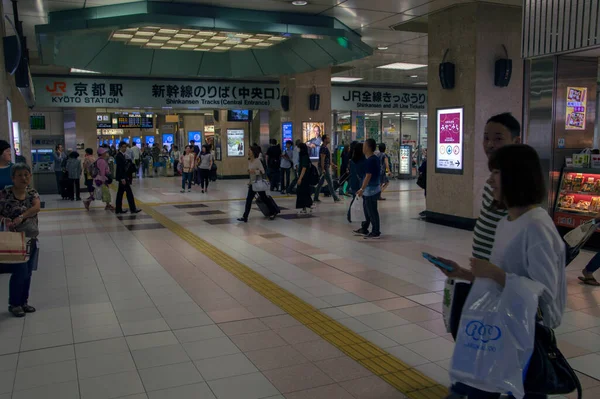 Pessoas Estação Ferroviária Kyoto Japão 2015 — Fotografia de Stock