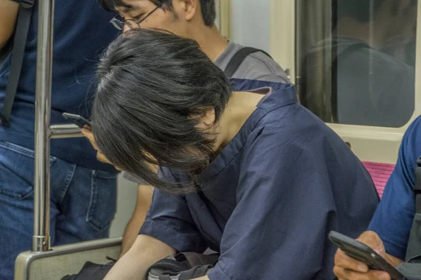 Pessoa Dormindo Metrô Tóquio Japão 2016 — Fotografia de Stock