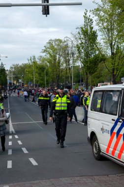 Ajax Hollandalı Müze Şampiyonu Amsterdam 2019 'da Polis Kalabalığı Kontrol Ediyor