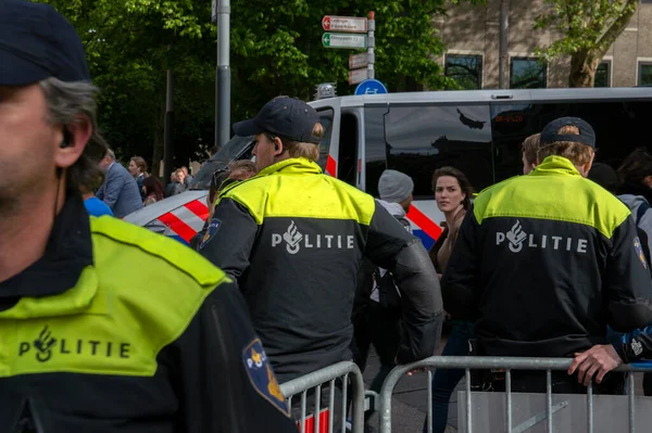 Ajax Hollandalı Müze Şampiyonu Amsterdam 2019 'da Polis Kalabalığı Kontrol Ediyor