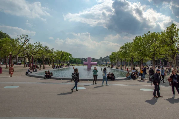 Amsterdam 'daki Müze' de Göl 2019