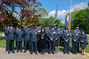 Nieuwe Ooster Mezarlığı 'ndaki 2. Dünya Savaşı kayıplarını hatırlamak Hollanda 2019