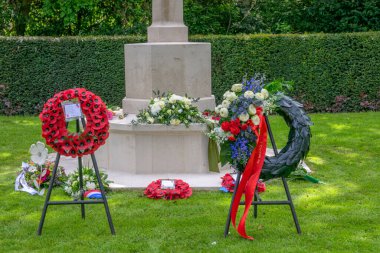 Nieuwe Ooster Mezarlığı 'ndaki 2. Dünya Savaşı kayıplarını hatırlamak Hollanda 2019
