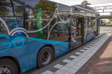 Hollanda 2018 Almere 'deki Allgo otobüsünün yan görüntüsü