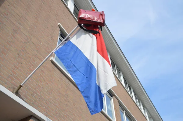 アムステルダムの旗の上の通学2017 オランダの学校試験の伝統 — ストック写真