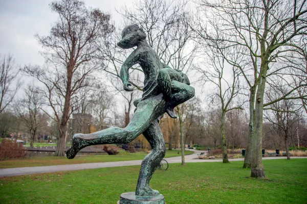 Статуя Спеленде Киндерен Амстердаме 2018 — стоковое фото
